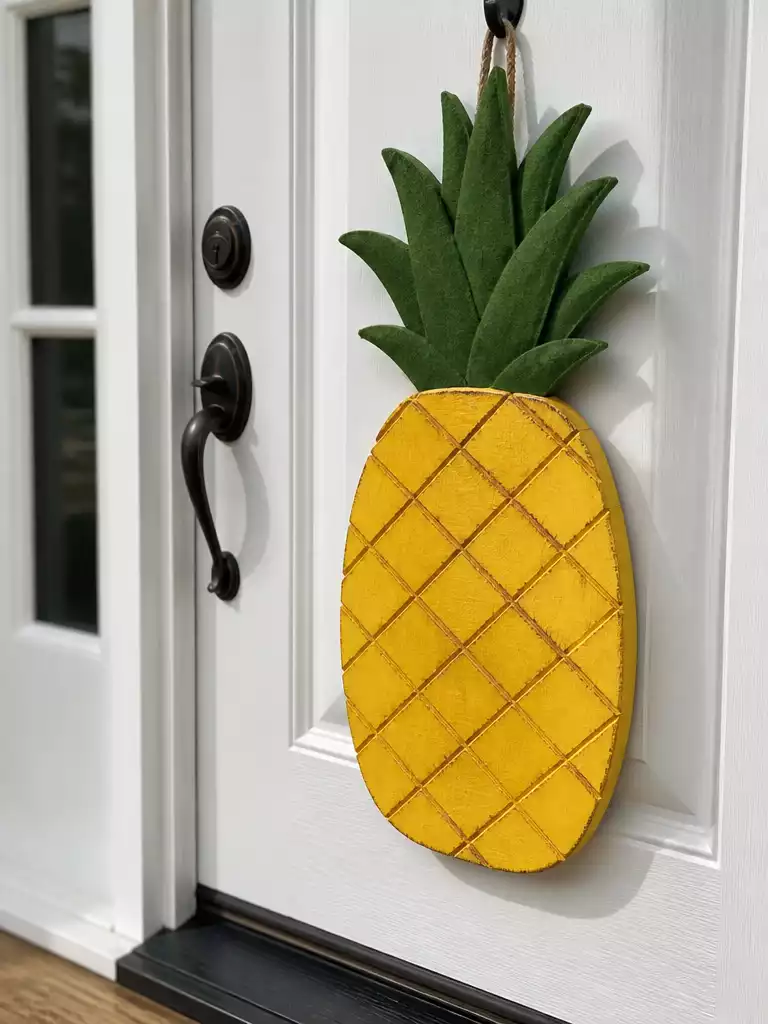Pineapple Door Hanger