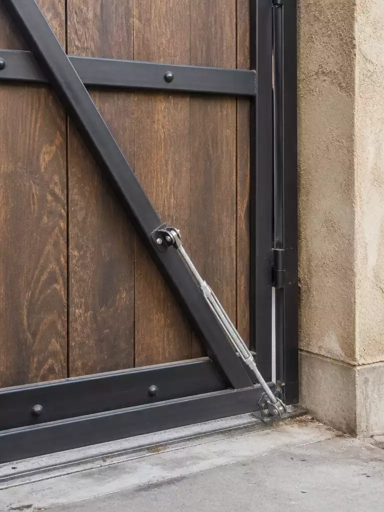 SAG PREVENTION AND BRACING
