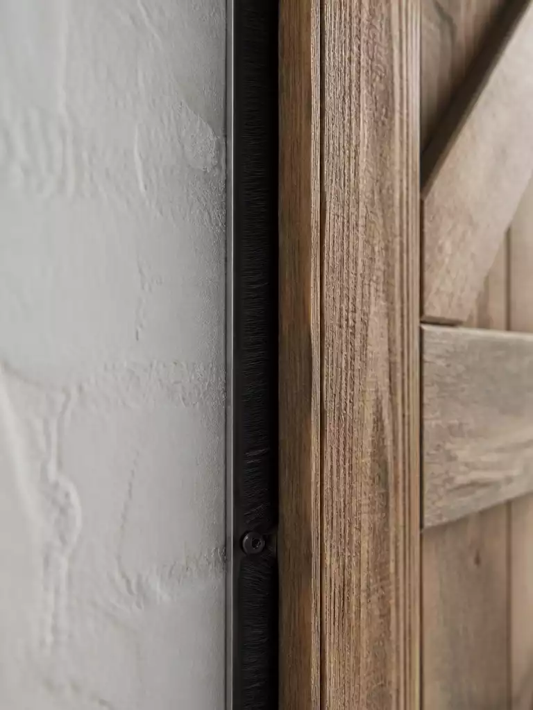 Light Gaps Around the Curve
