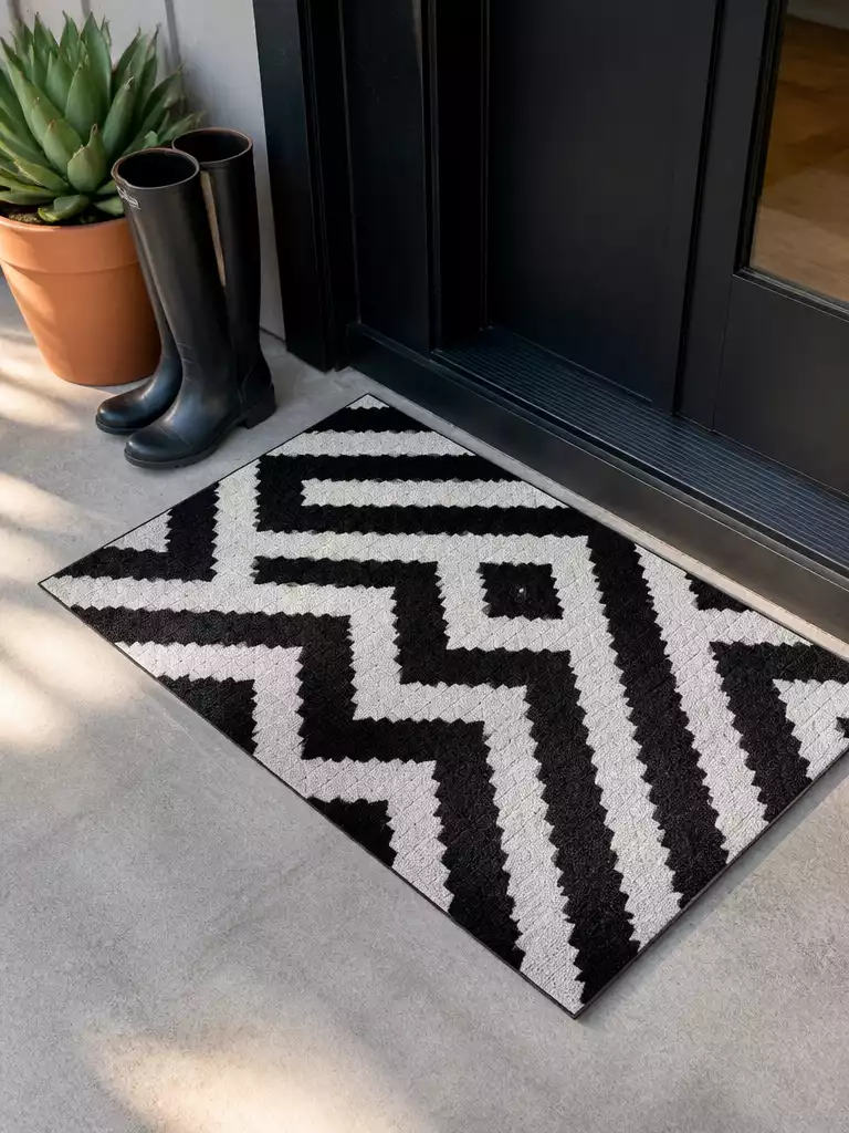 Bold Patterned Mat