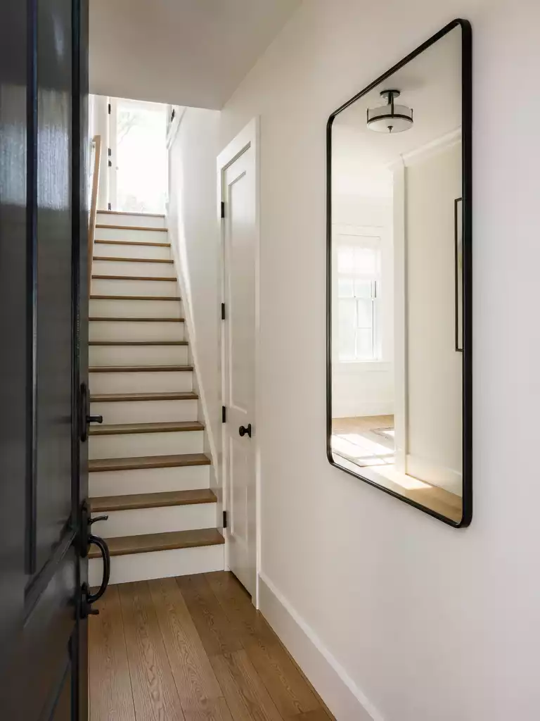 A Mirror to Open the Space
